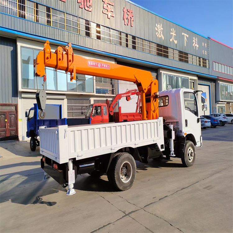 兴安盟三轮随车吊定制 农用改装机自备吊中瑞长期出售